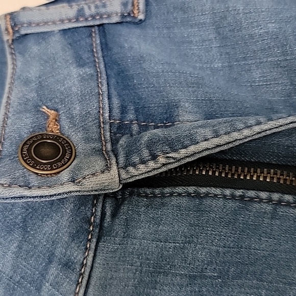 SO brand NWT curvy jegging size 17 or 33W super high rise Distressed Stretch - Picture 6 of 9